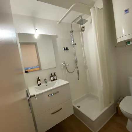 Studio Cabine Climatise De 20M2 Avec Place De Parking Privee Sete Exterior photo