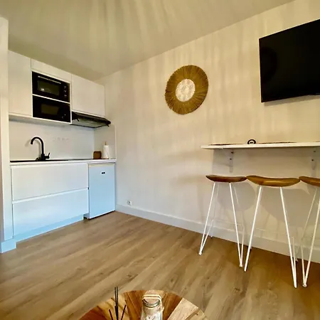Studio Cabine Climatise De 20M2 Avec Place De Parking Privee Sete Exterior photo
